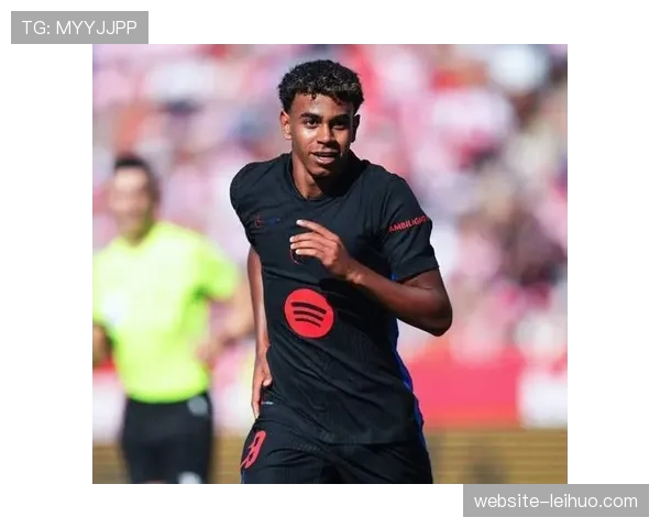 特写:17岁亚马尔替补出场创造机会,成为欧冠半决赛最年轻出场球员